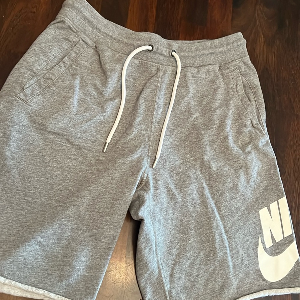 Men’s Nike shorts size medium